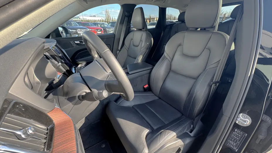 VOLVO XC60 XC60 B4 D AWD Plus Dark aut