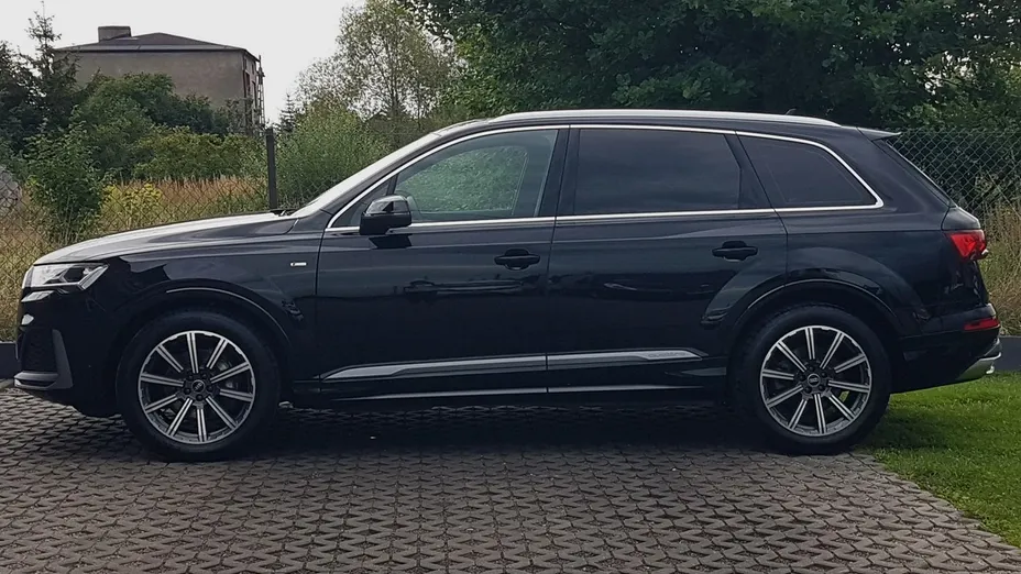 AUDI Q7 -
