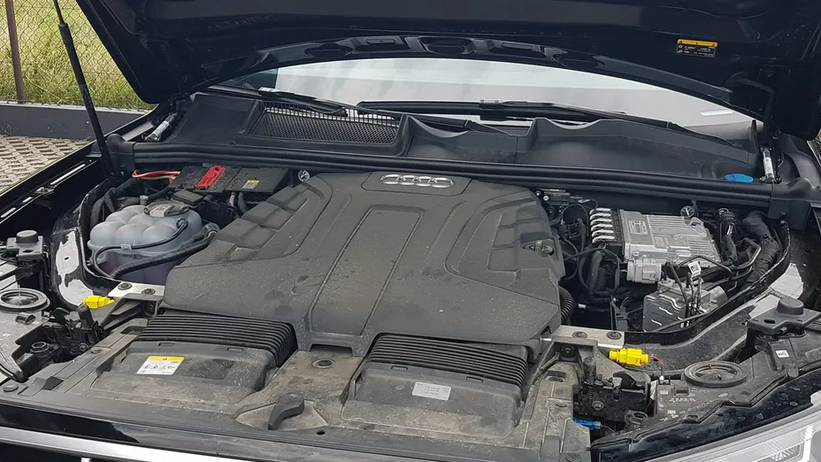 AUDI Q7 -