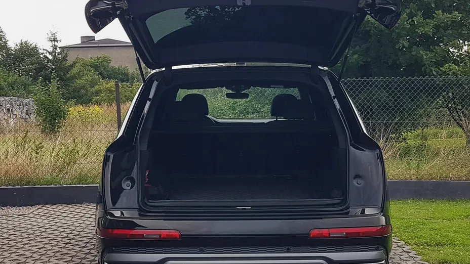 AUDI Q7 -