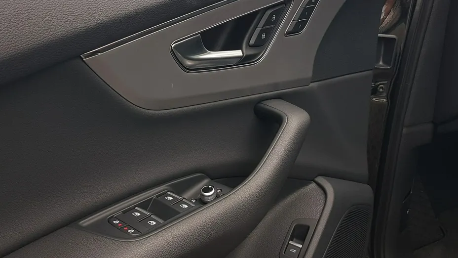 AUDI Q7 -