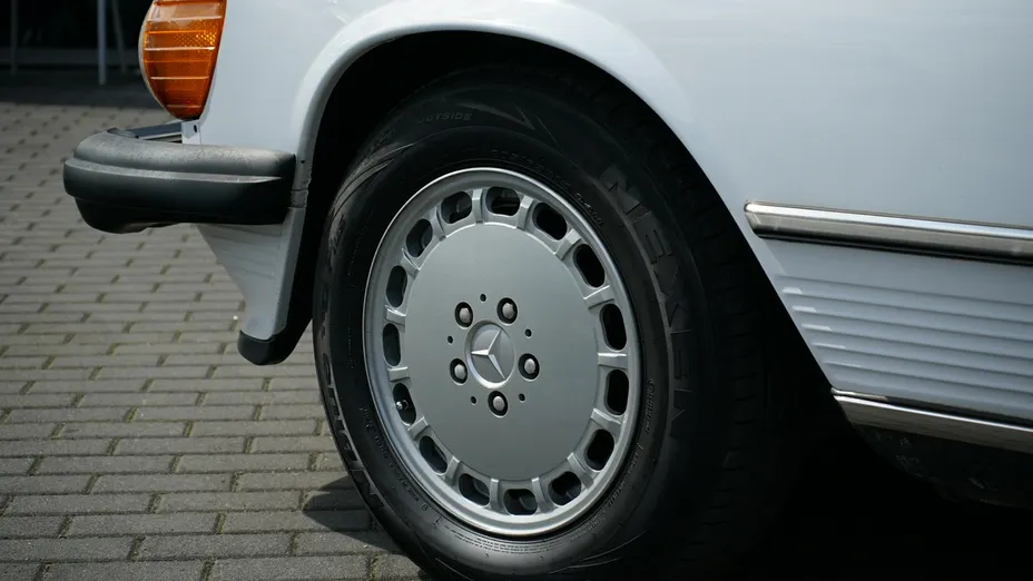 MERCEDES-BENZ SL -
