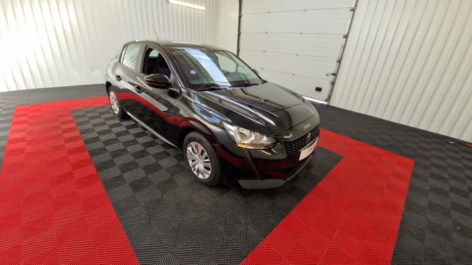 PEUGEOT 208 -