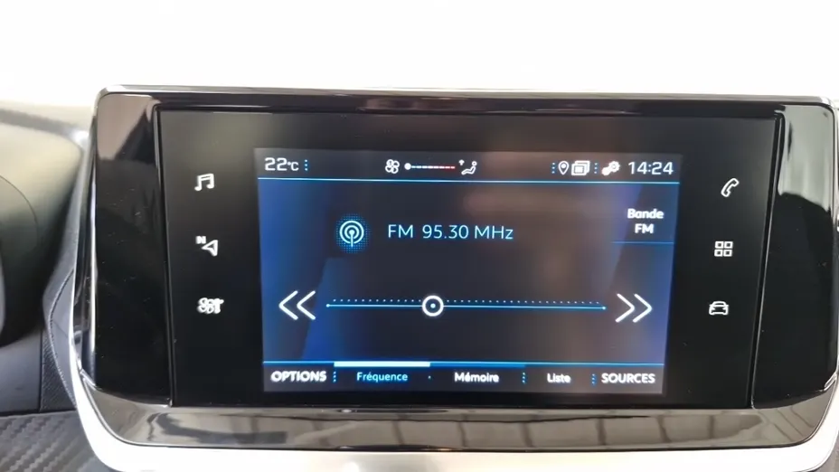 PEUGEOT 208 -