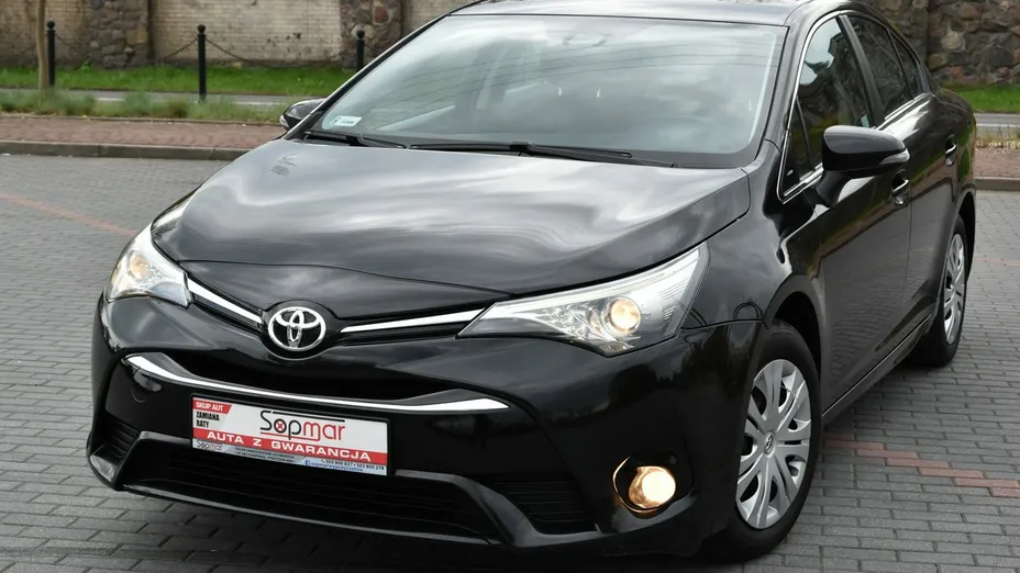 TOYOTA Avensis -