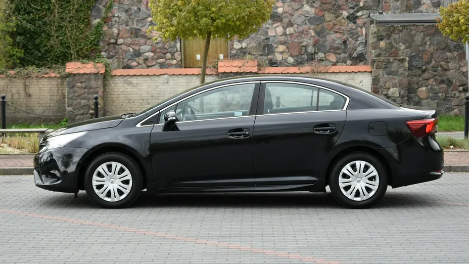 TOYOTA Avensis -