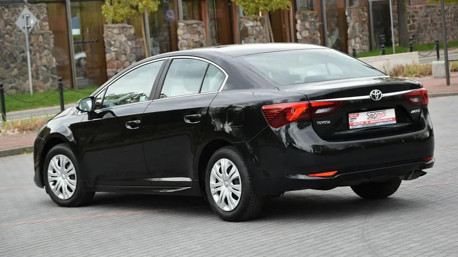 TOYOTA Avensis -