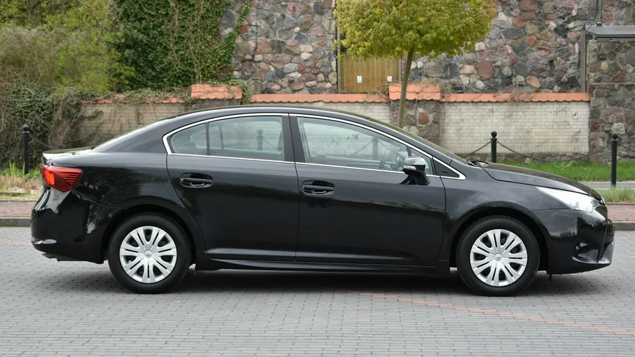 TOYOTA Avensis -