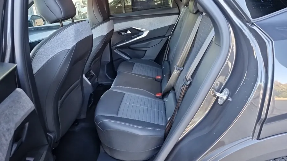 PEUGEOT 3008 -