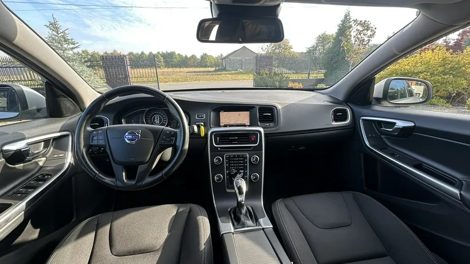 VOLVO V60 -