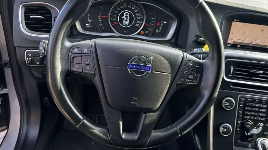 VOLVO V60 -