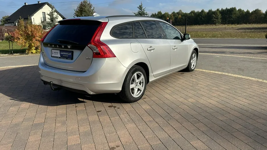 VOLVO V60 -