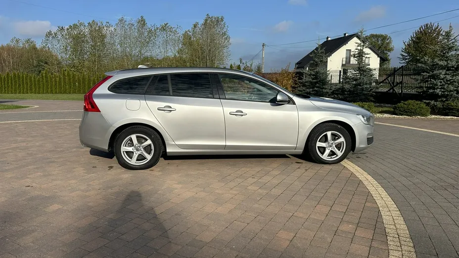 VOLVO V60 -