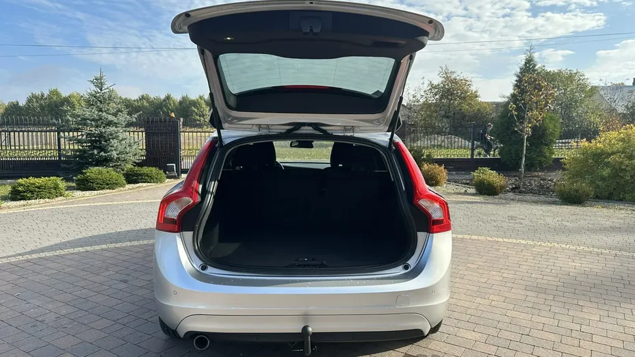 VOLVO V60 -
