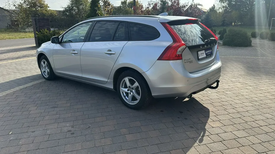 VOLVO V60 -