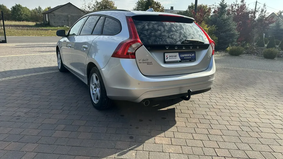 VOLVO V60 -