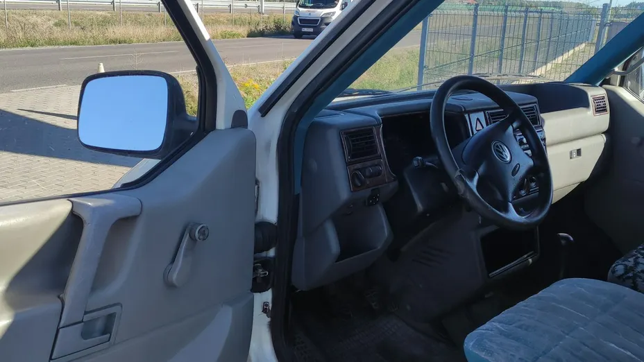 VOLKSWAGEN Transporter -