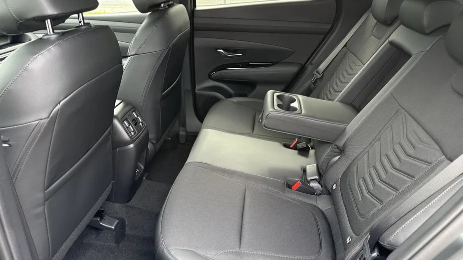 HYUNDAI Tucson Tucson 1.6 T-GDi HEV Smart Black 2WD aut Nowy