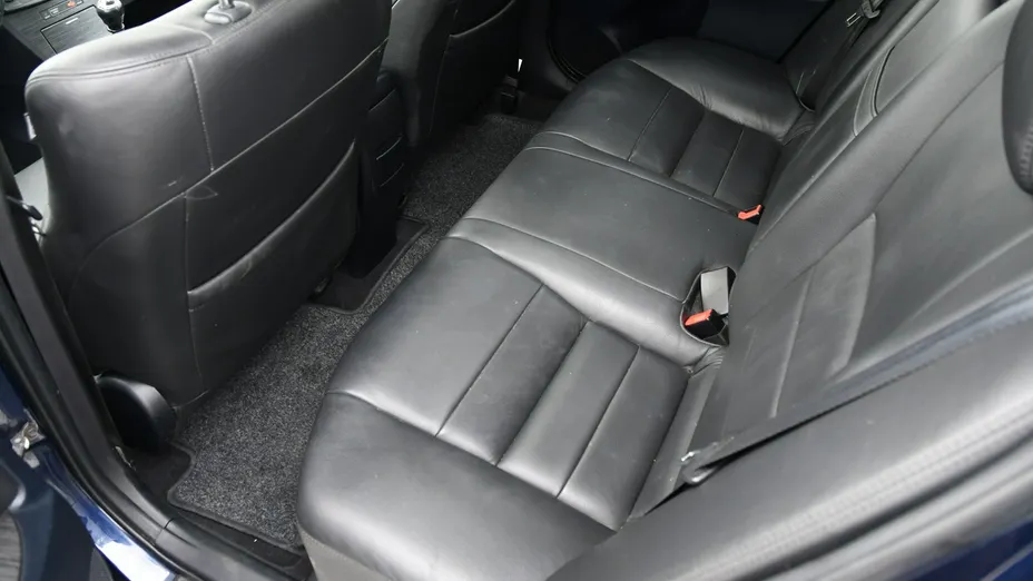 TOYOTA Avensis -