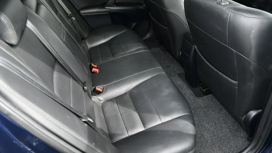 TOYOTA Avensis -