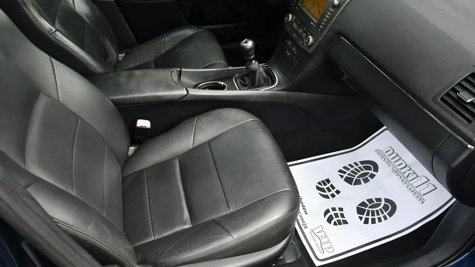 TOYOTA Avensis -