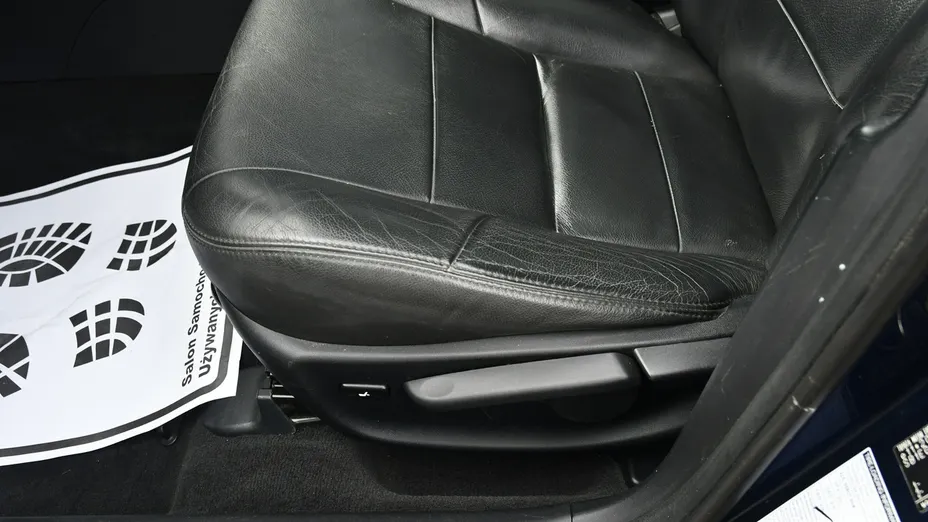 TOYOTA Avensis -