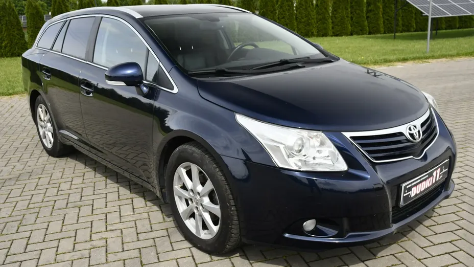 TOYOTA Avensis -