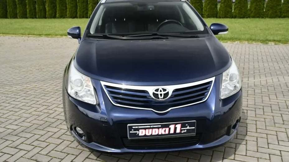 TOYOTA Avensis -