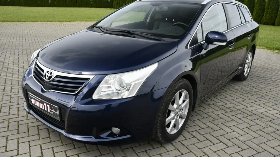 TOYOTA Avensis -