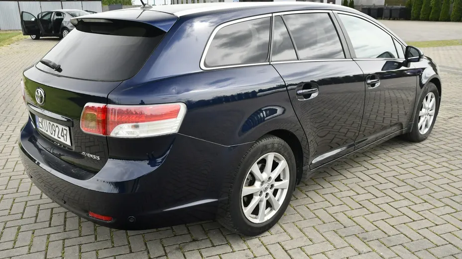 TOYOTA Avensis -