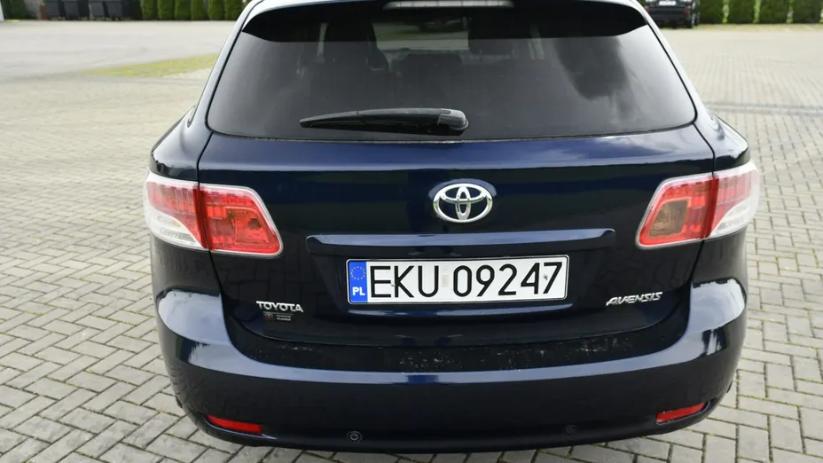 TOYOTA Avensis -
