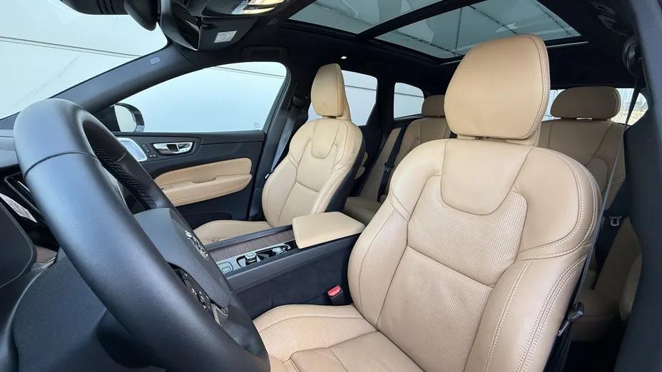 VOLVO XC60 XC60 T6 Plug-In Hybrid AWD Ultra Dark aut