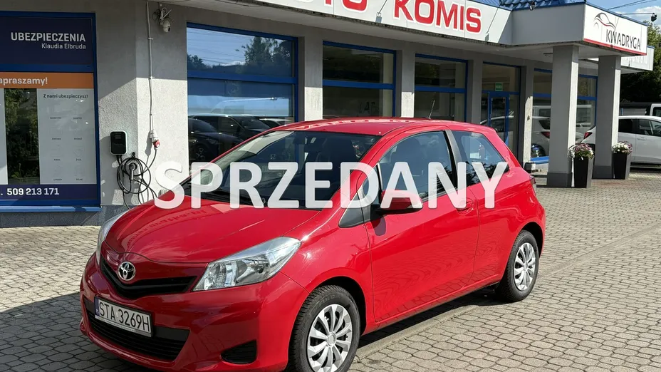 TOYOTA Yaris -