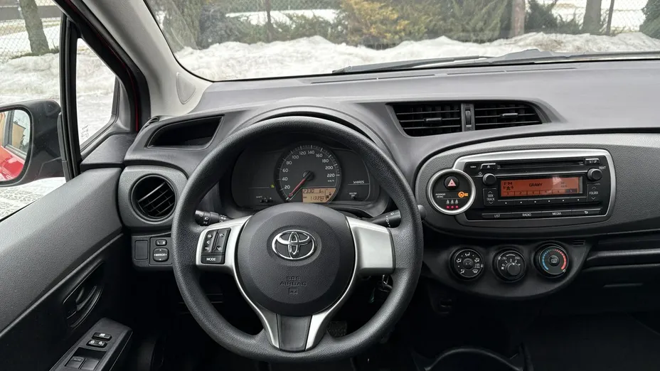 TOYOTA Yaris -
