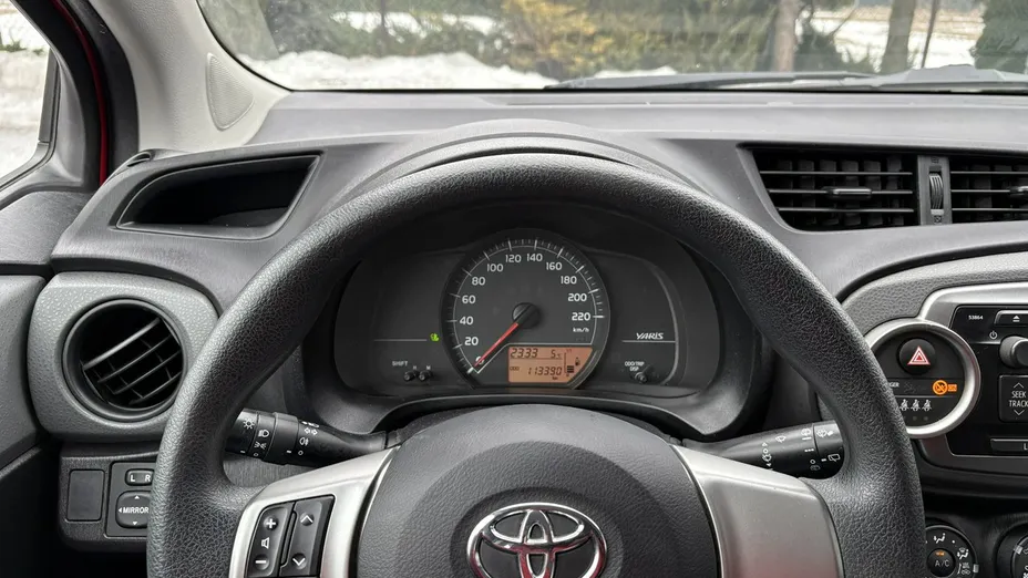 TOYOTA Yaris -