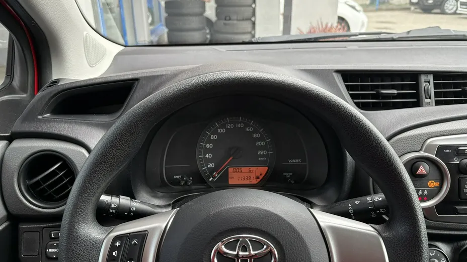 TOYOTA Yaris -