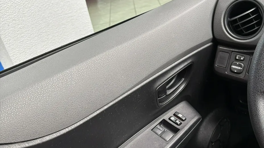 TOYOTA Yaris -