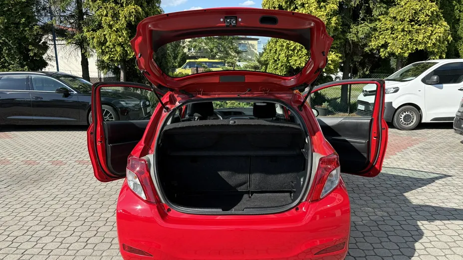 TOYOTA Yaris -