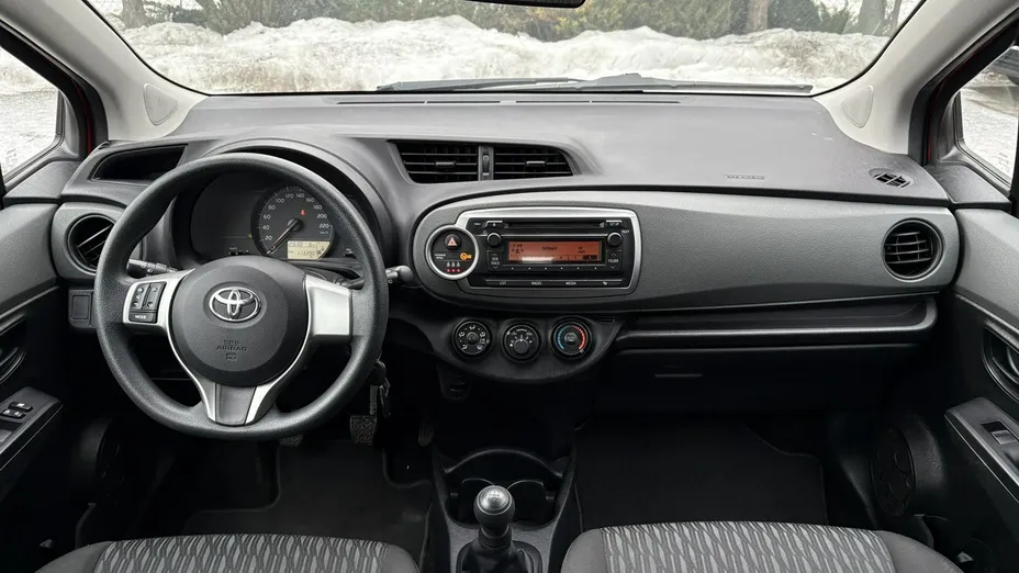 TOYOTA Yaris -
