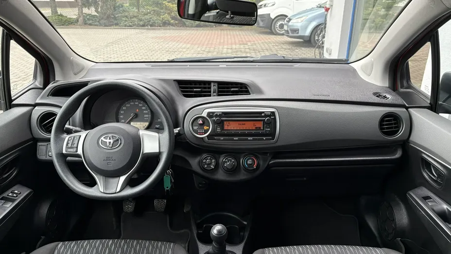 TOYOTA Yaris -