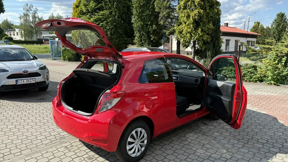 TOYOTA Yaris -