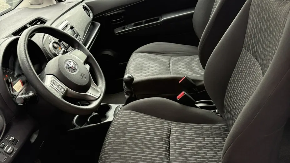 TOYOTA Yaris -
