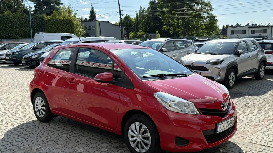 TOYOTA Yaris -