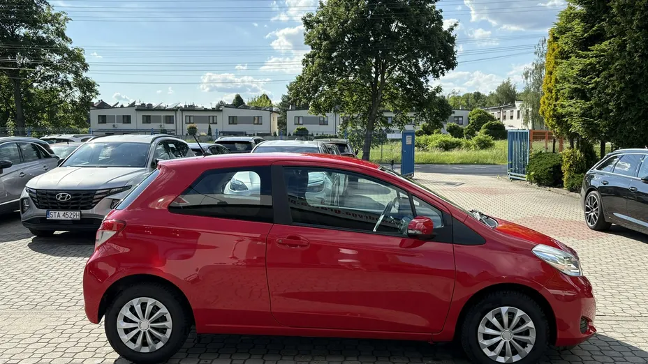 TOYOTA Yaris -