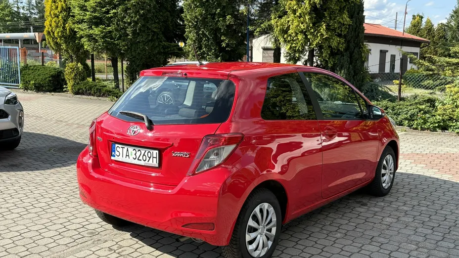 TOYOTA Yaris -