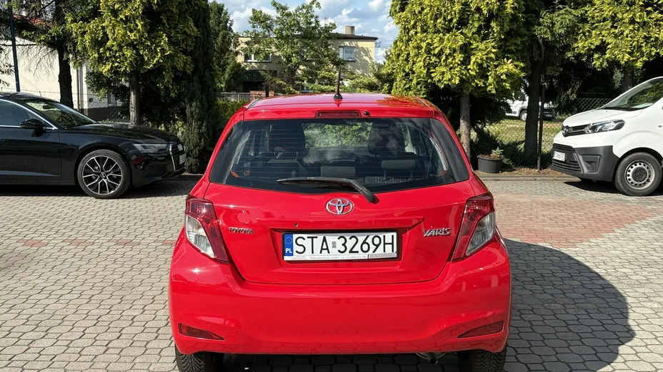 TOYOTA Yaris -