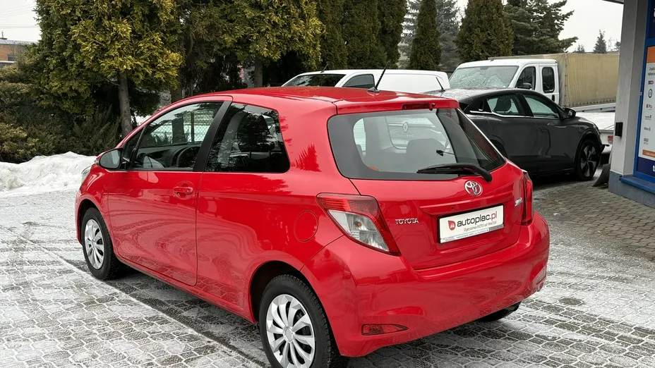 TOYOTA Yaris -
