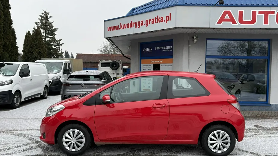 TOYOTA Yaris -