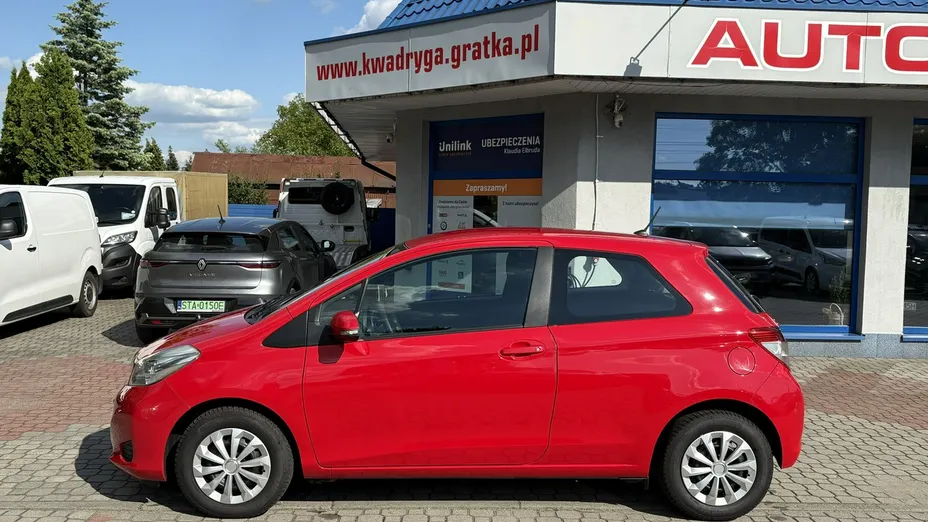 TOYOTA Yaris -