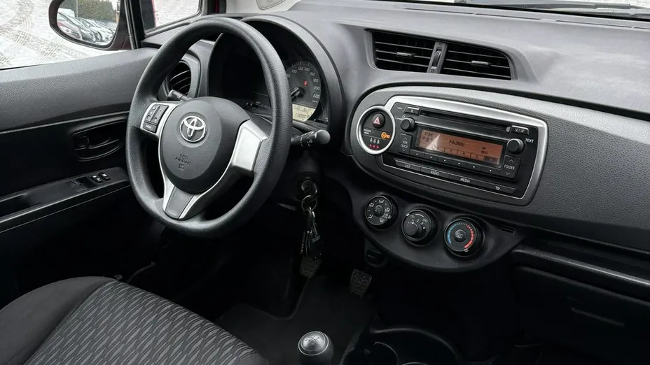 TOYOTA Yaris -